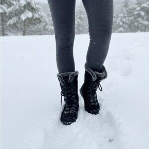 Skechers Grand Jams Unlimited black winter boots Size 6US